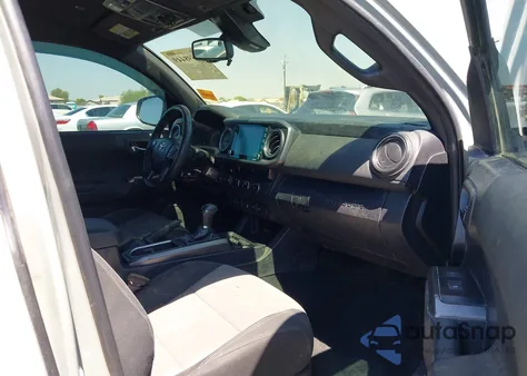 2023 Toyota Tacoma Trd Off Road z USA, uszkodzony, nr VIN 3TMCZ5AN1PM582739